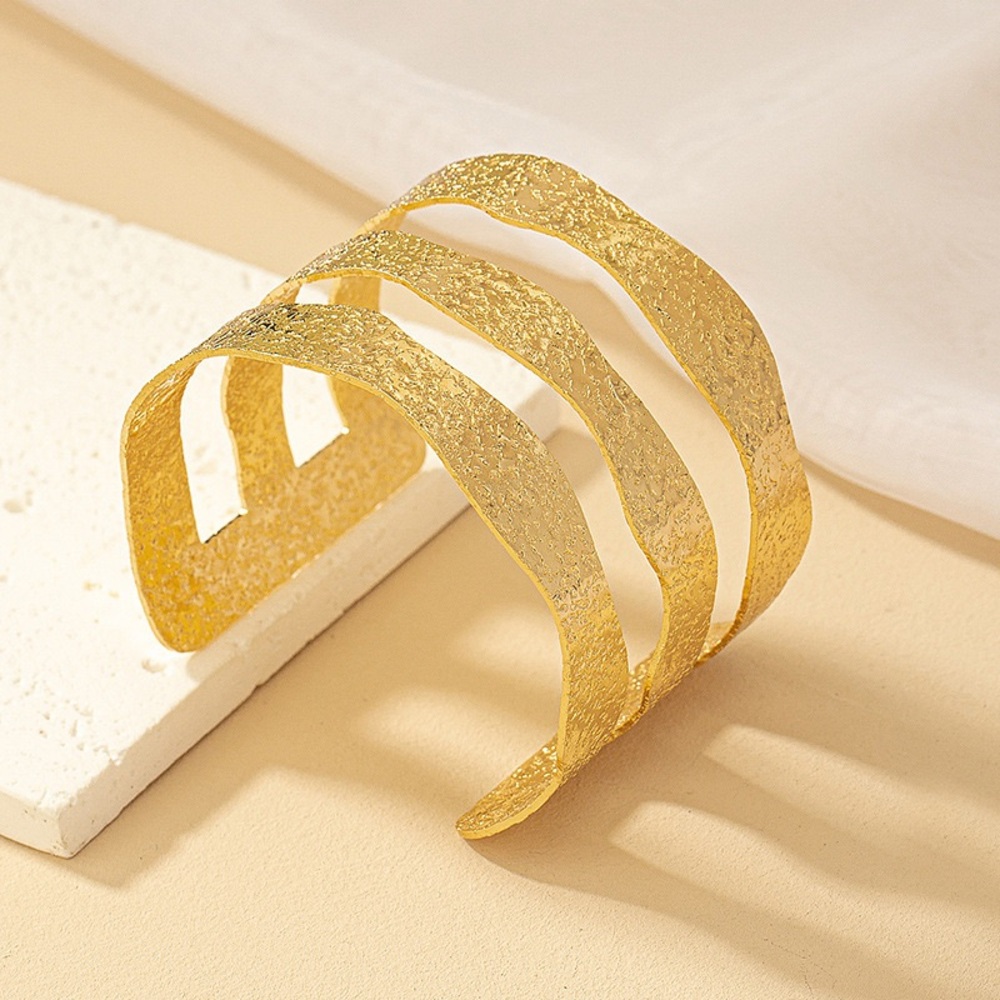 Elegant Gold Textured Bracelet